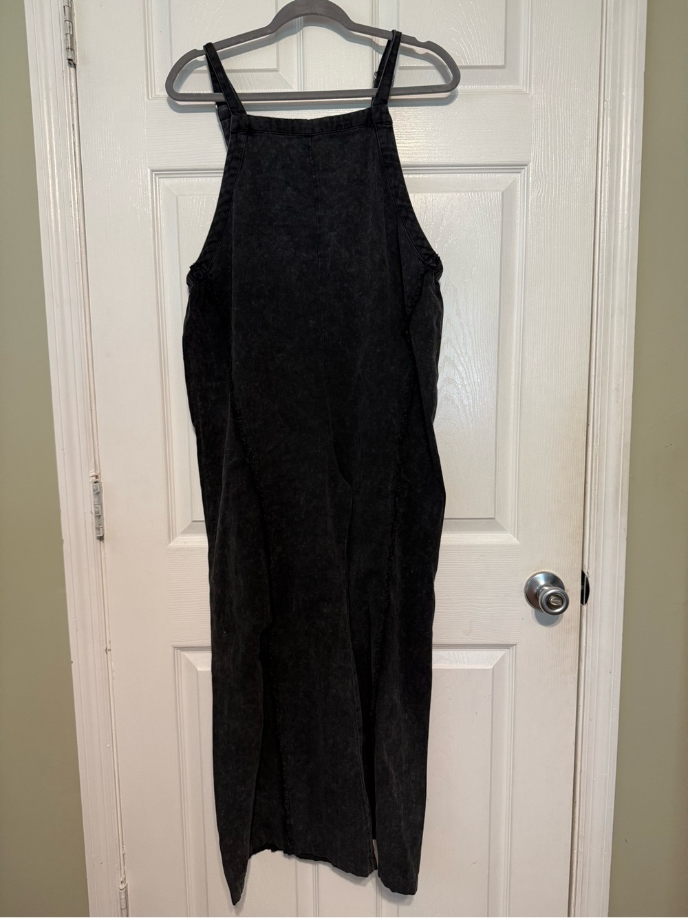 eesome Black acid-washed Low-Back Overalls